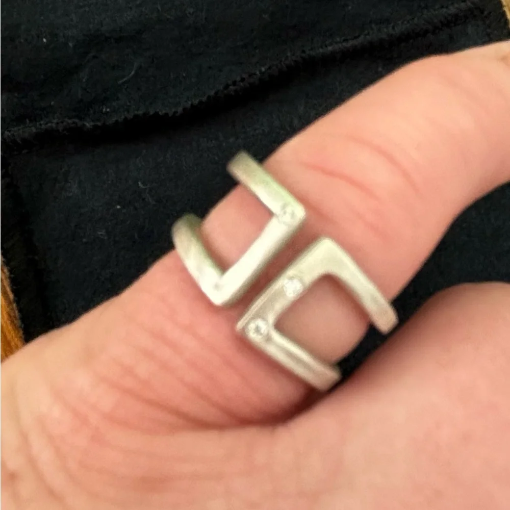 Saundra Messinger Open Bar Sterling Sliver Ring w/3 Diamonds - Picture 7 of 7